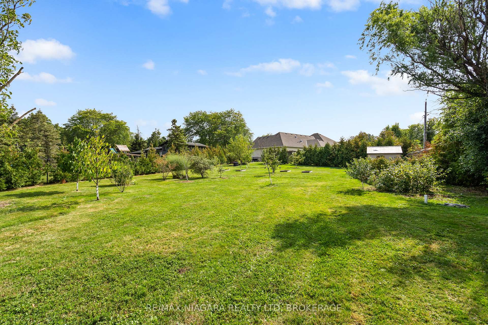 Photo 46 of 7 Parklane Crescent, St. Catharines, Glendale/Glenridge — HOMEH