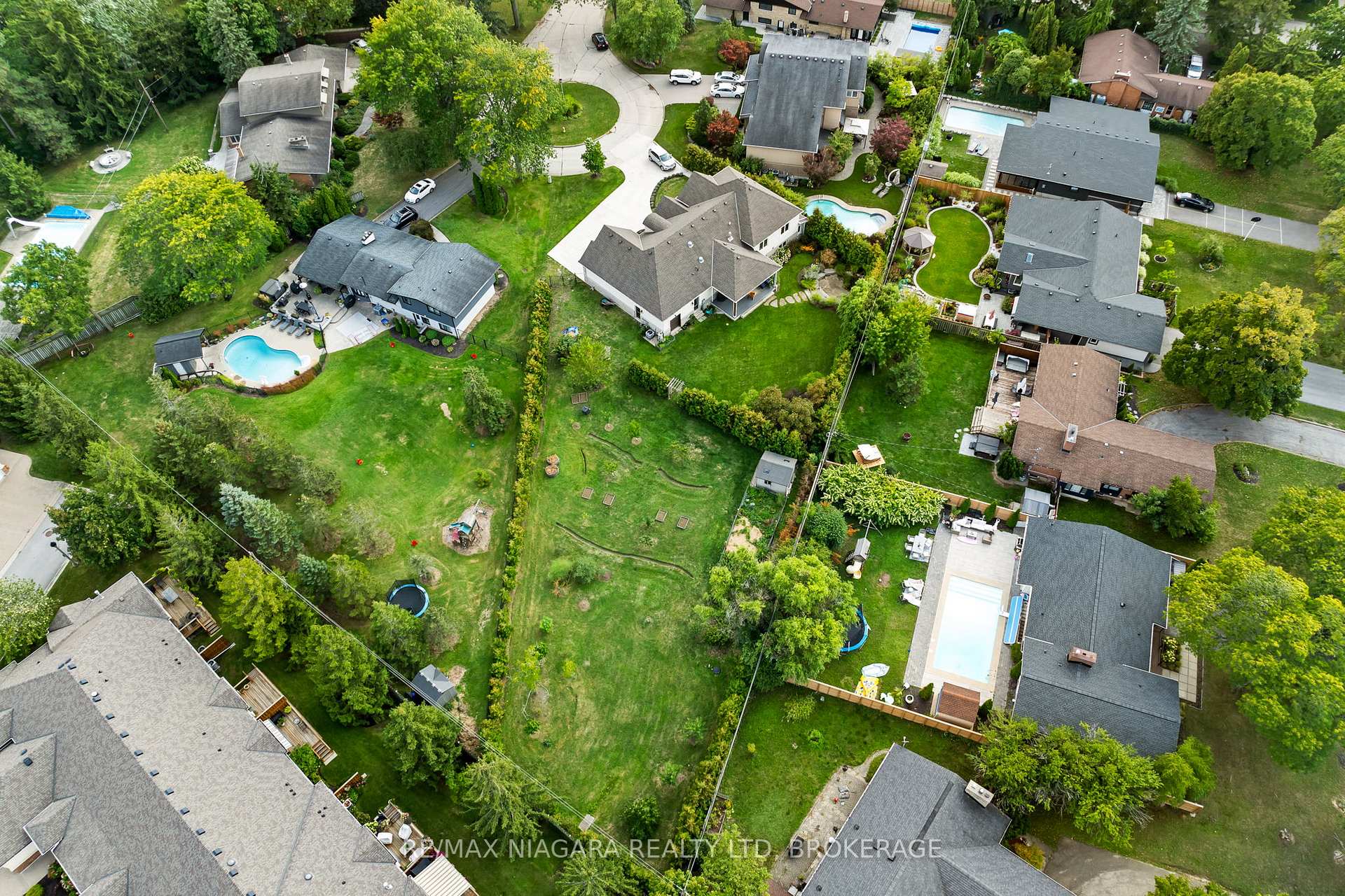 Photo 48 of 7 Parklane Crescent, St. Catharines, Glendale/Glenridge — HOMEH