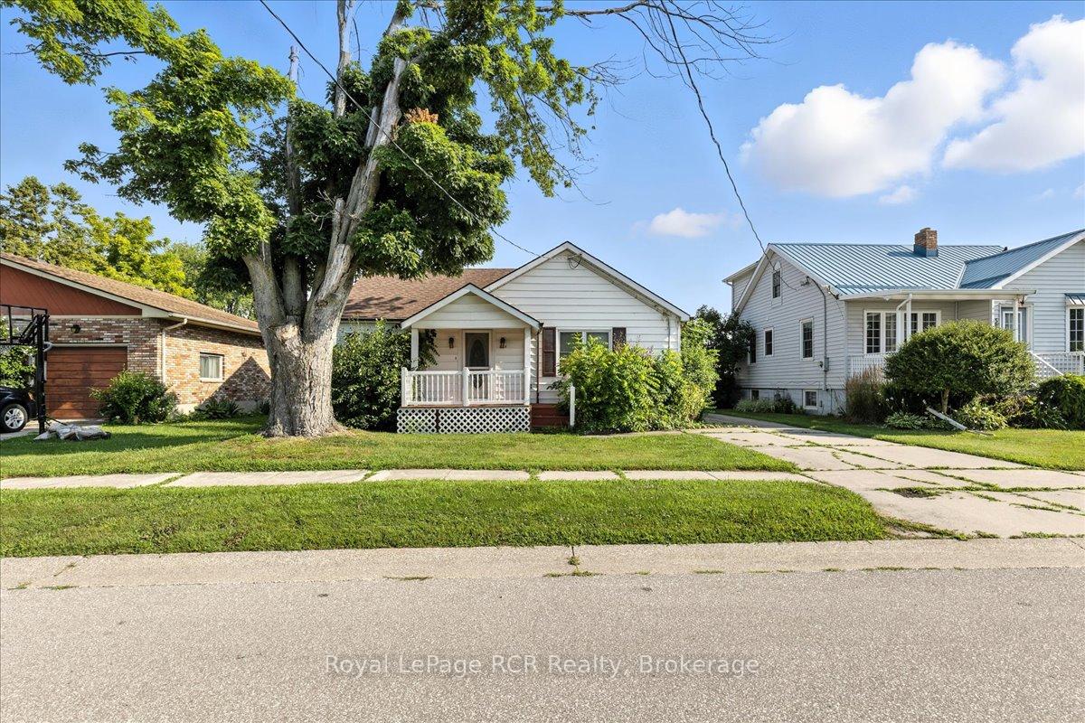 Photo 2 of 506 John Street, St. Clair — HOMEH