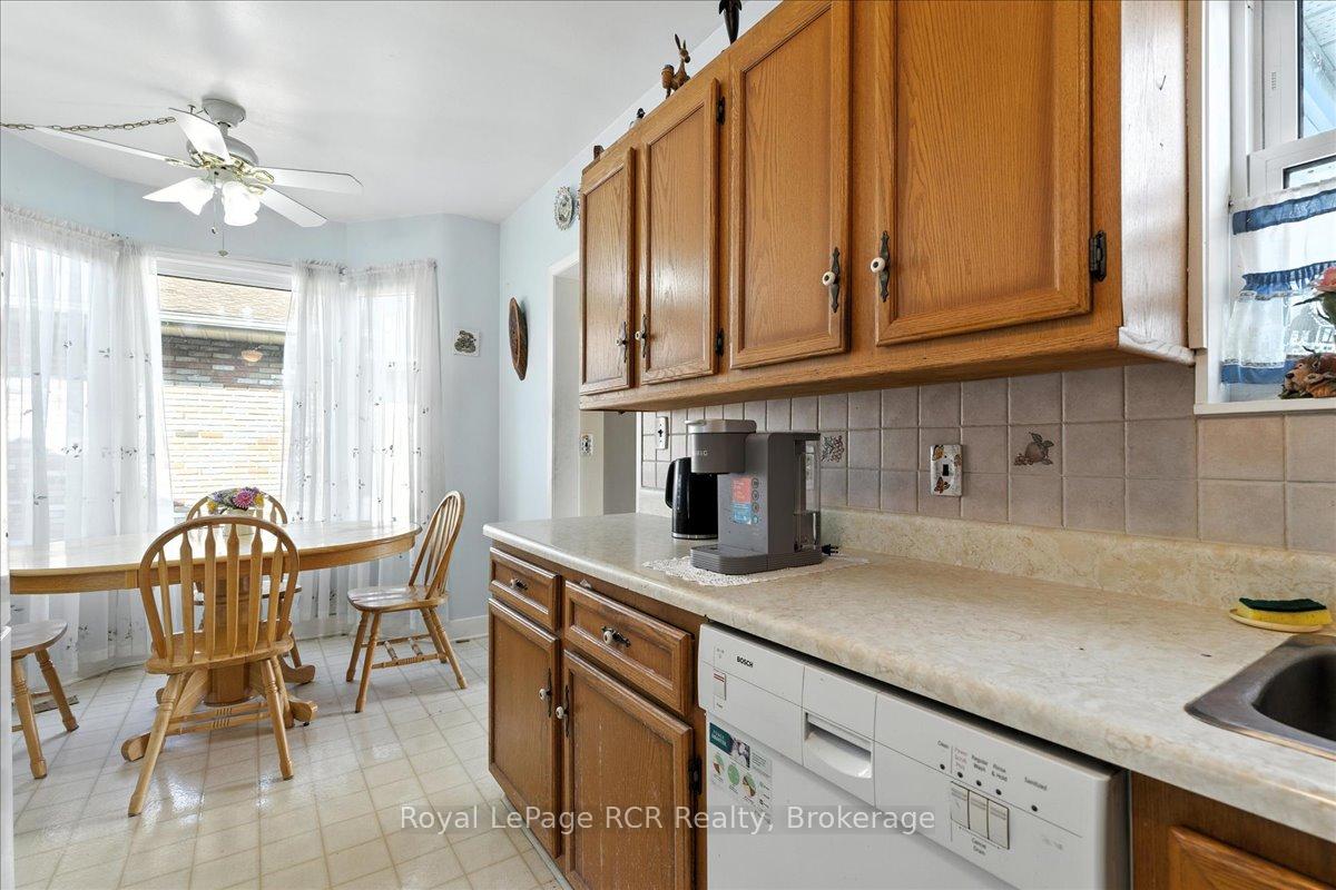 Photo 11 of 506 John Street, St. Clair — HOMEH