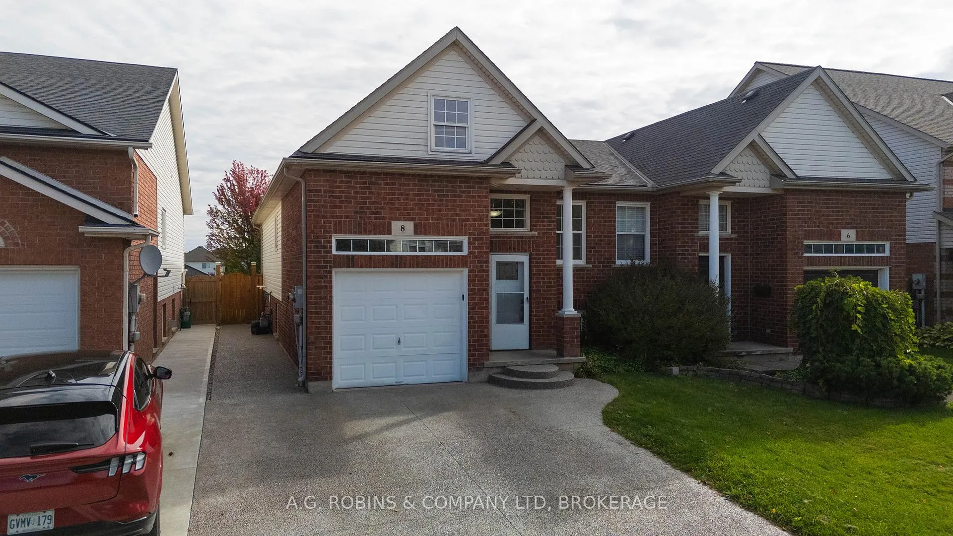 Photo 1 of 8 McBride Drive, St. Catharines, Rykert/Vansickle — HOMEH