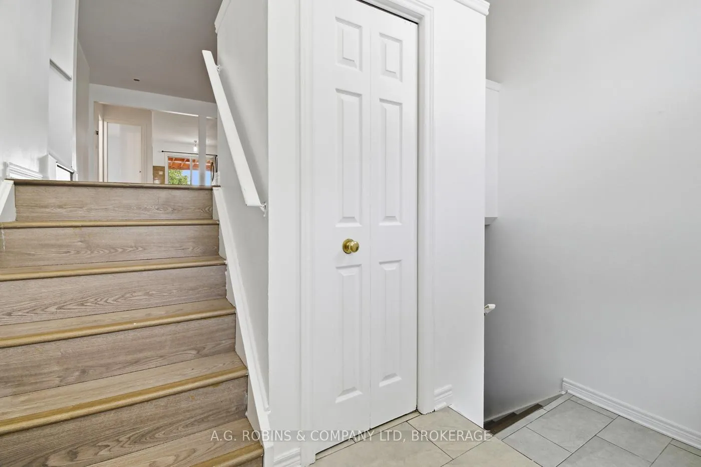 Photo 3 of 8 McBride Drive, St. Catharines, Rykert/Vansickle — HOMEH