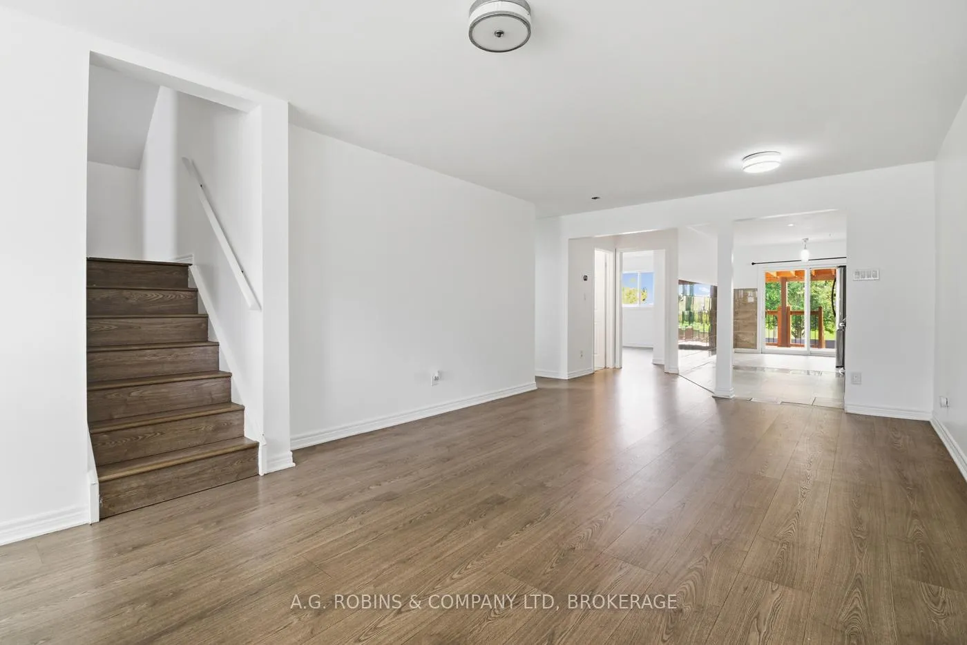 Photo 5 of 8 McBride Drive, St. Catharines, Rykert/Vansickle — HOMEH