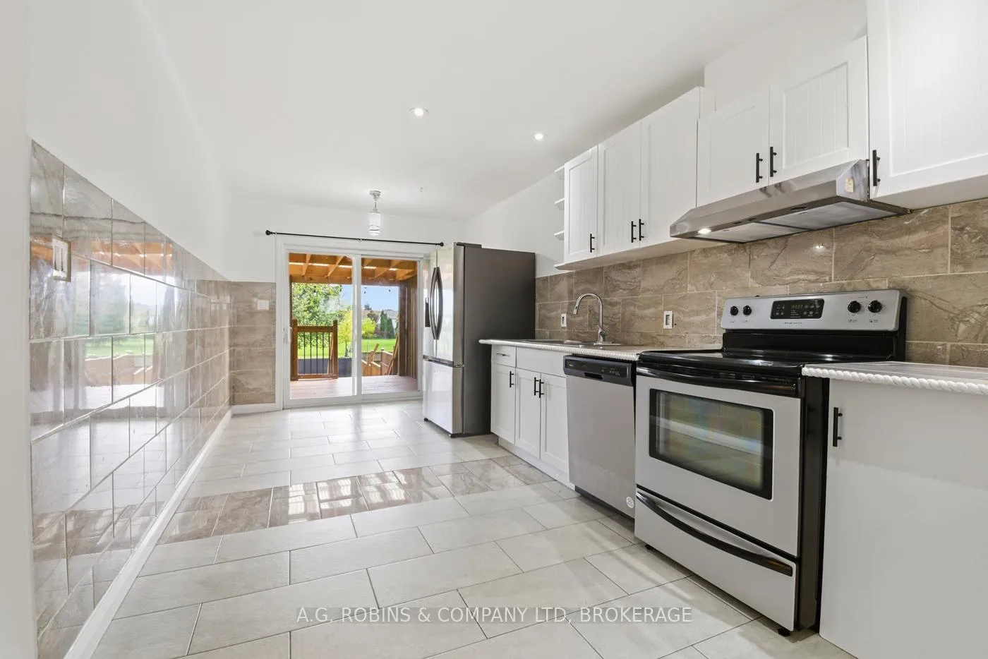 Photo 12 of 8 McBride Drive, St. Catharines, Rykert/Vansickle — HOMEH