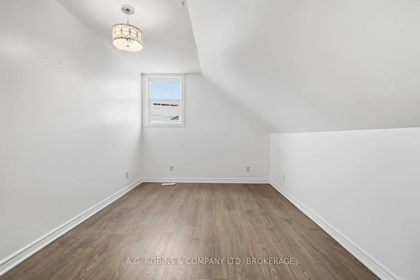 Photo 22 of 8 McBride Drive, St. Catharines, Rykert/Vansickle — HOMEH
