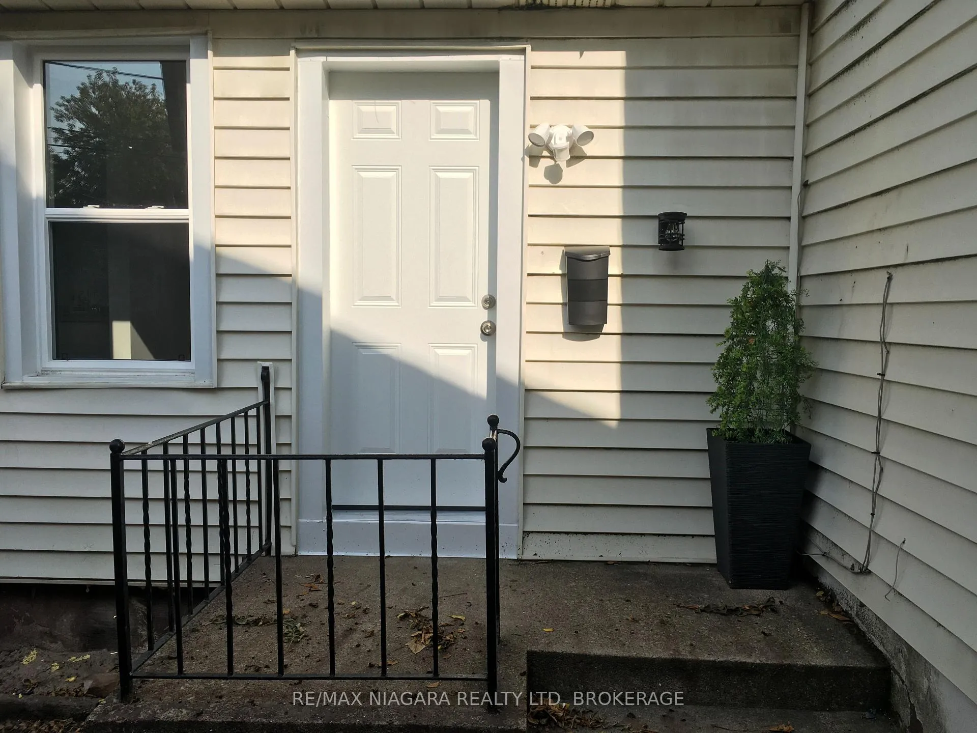 Photo of Unit Rear Unit, 163 Welland Avenue