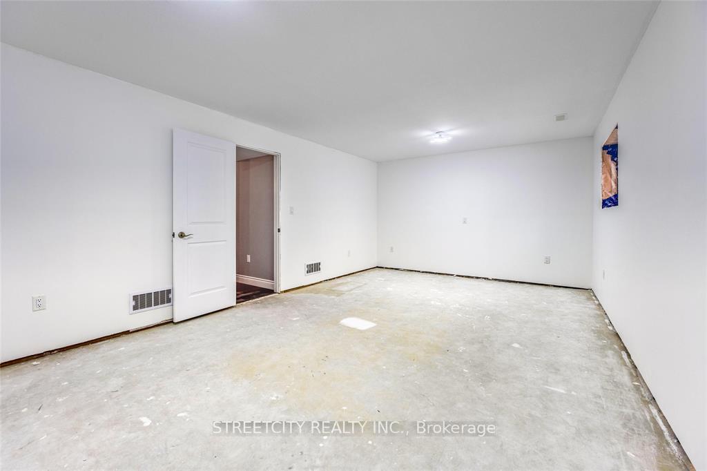 Photo 3 of 657 Winners Circle, St. Clair — HOMEH