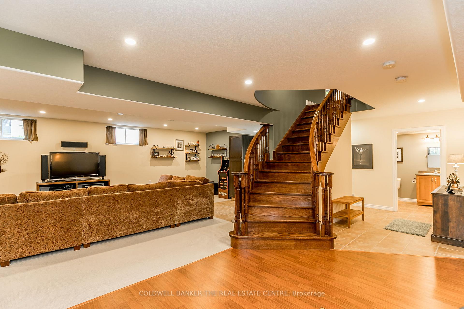 Photo 37 of 35 Reillys Run, Springwater, Minesing — HOMEH