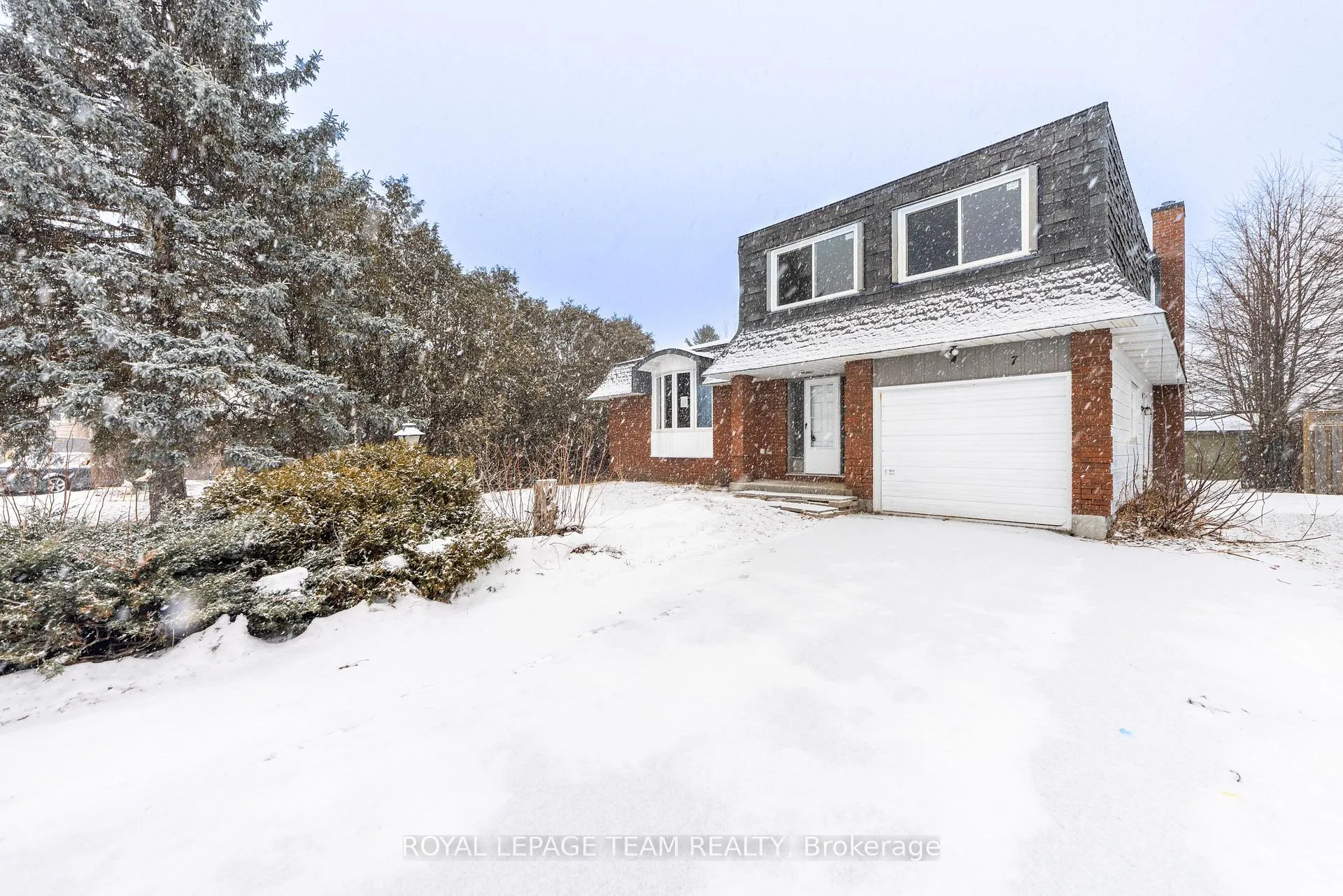 Photo 3 of 7 Coolbrook Cr, Ottawa, Munster — HOMEH