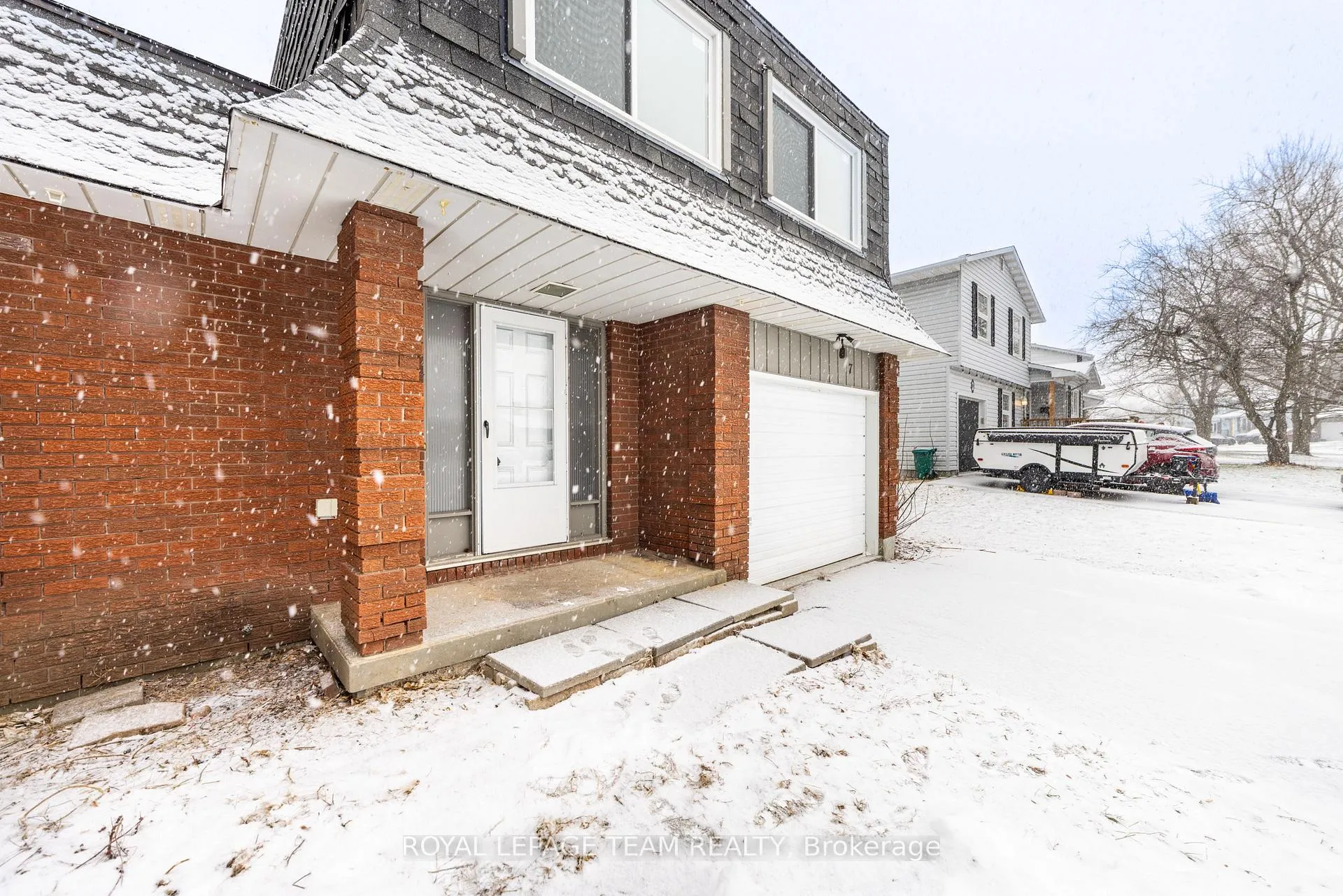 Photo 4 of 7 Coolbrook Cr, Ottawa, Munster — HOMEH
