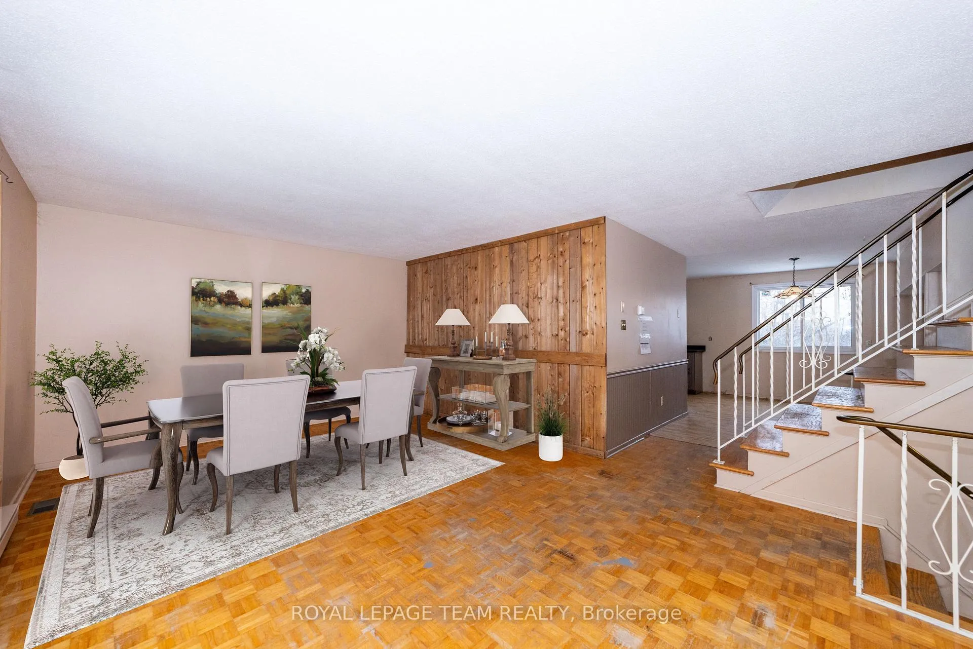 Photo 10 of 7 Coolbrook Cr, Ottawa, Munster — HOMEH