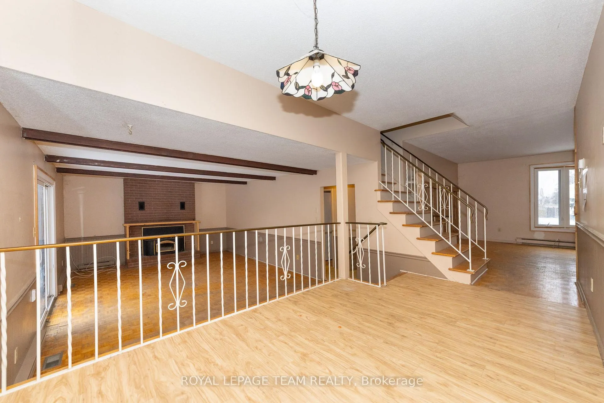 Photo 13 of 7 Coolbrook Cr, Ottawa, Munster — HOMEH