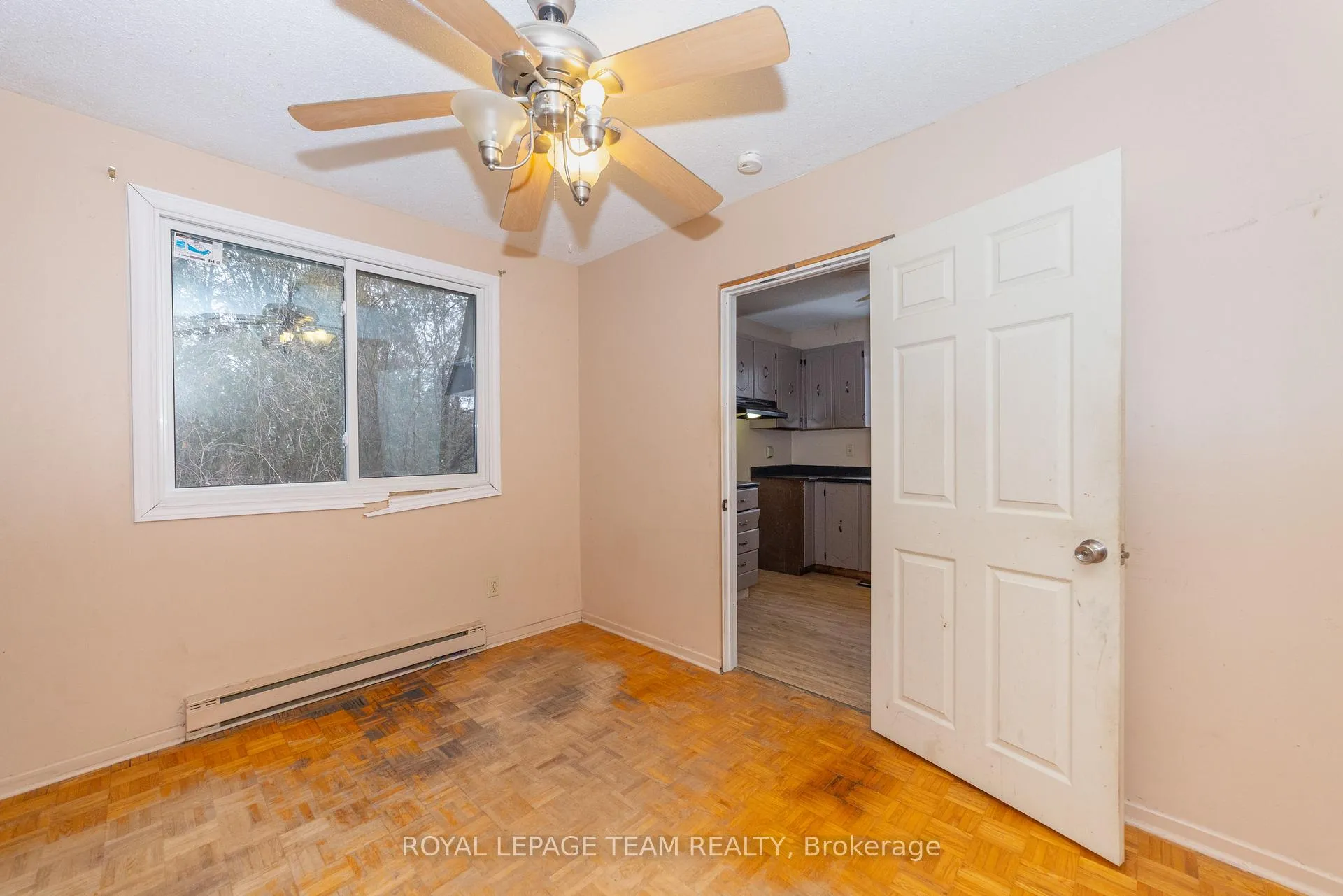 Photo 17 of 7 Coolbrook Cr, Ottawa, Munster — HOMEH