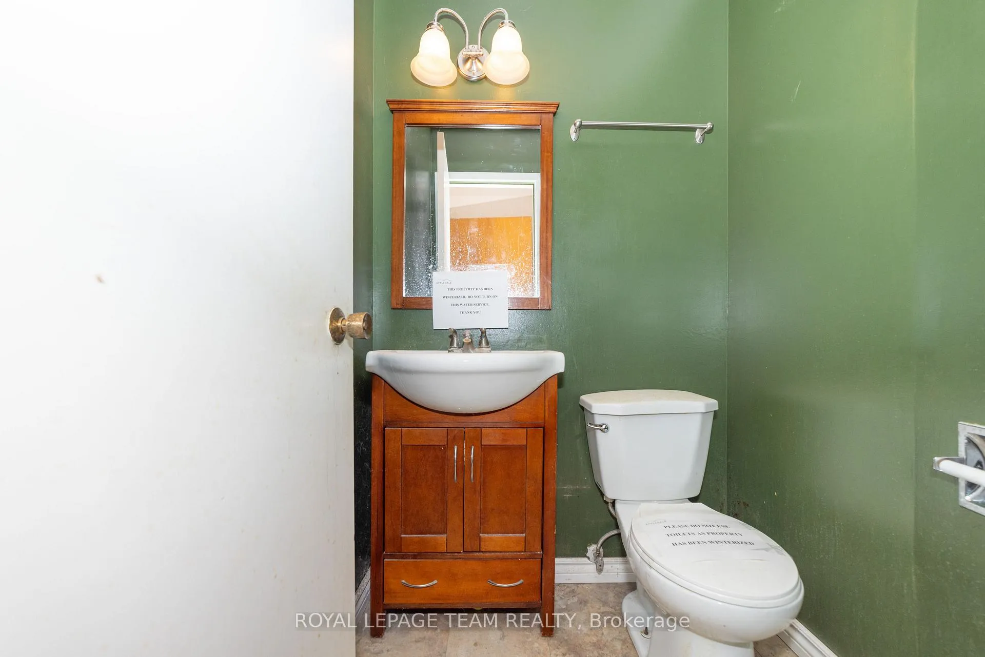 Photo 25 of 7 Coolbrook Cr, Ottawa, Munster — HOMEH