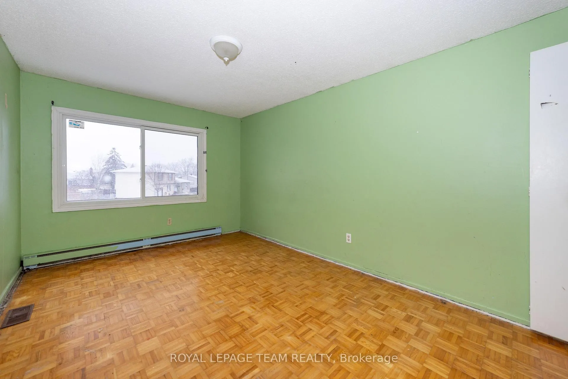 Photo 30 of 7 Coolbrook Cr, Ottawa, Munster — HOMEH