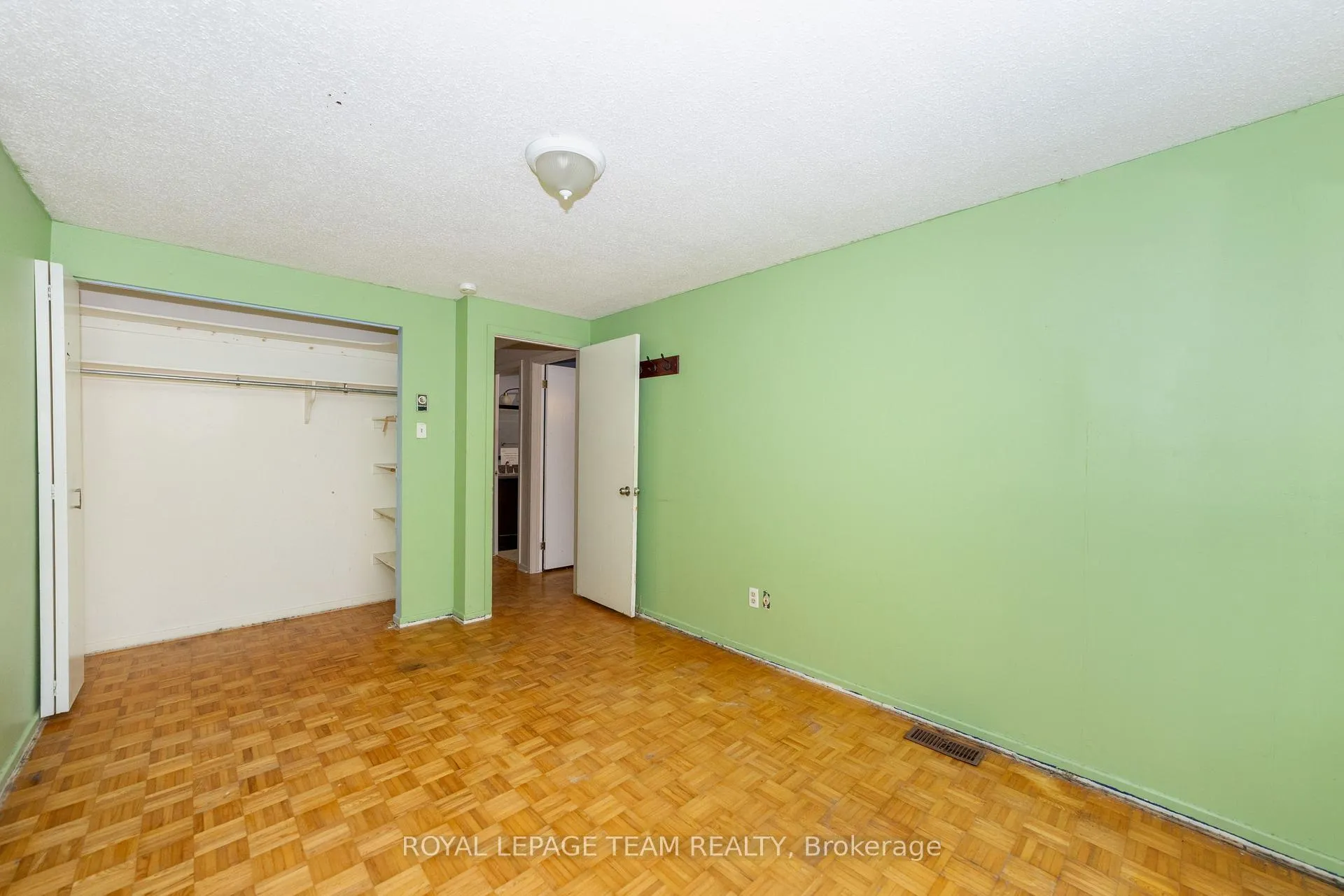 Photo 31 of 7 Coolbrook Cr, Ottawa, Munster — HOMEH