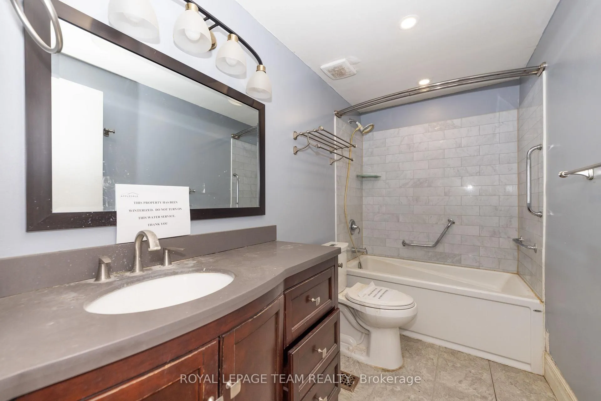 Photo 35 of 7 Coolbrook Cr, Ottawa, Munster — HOMEH