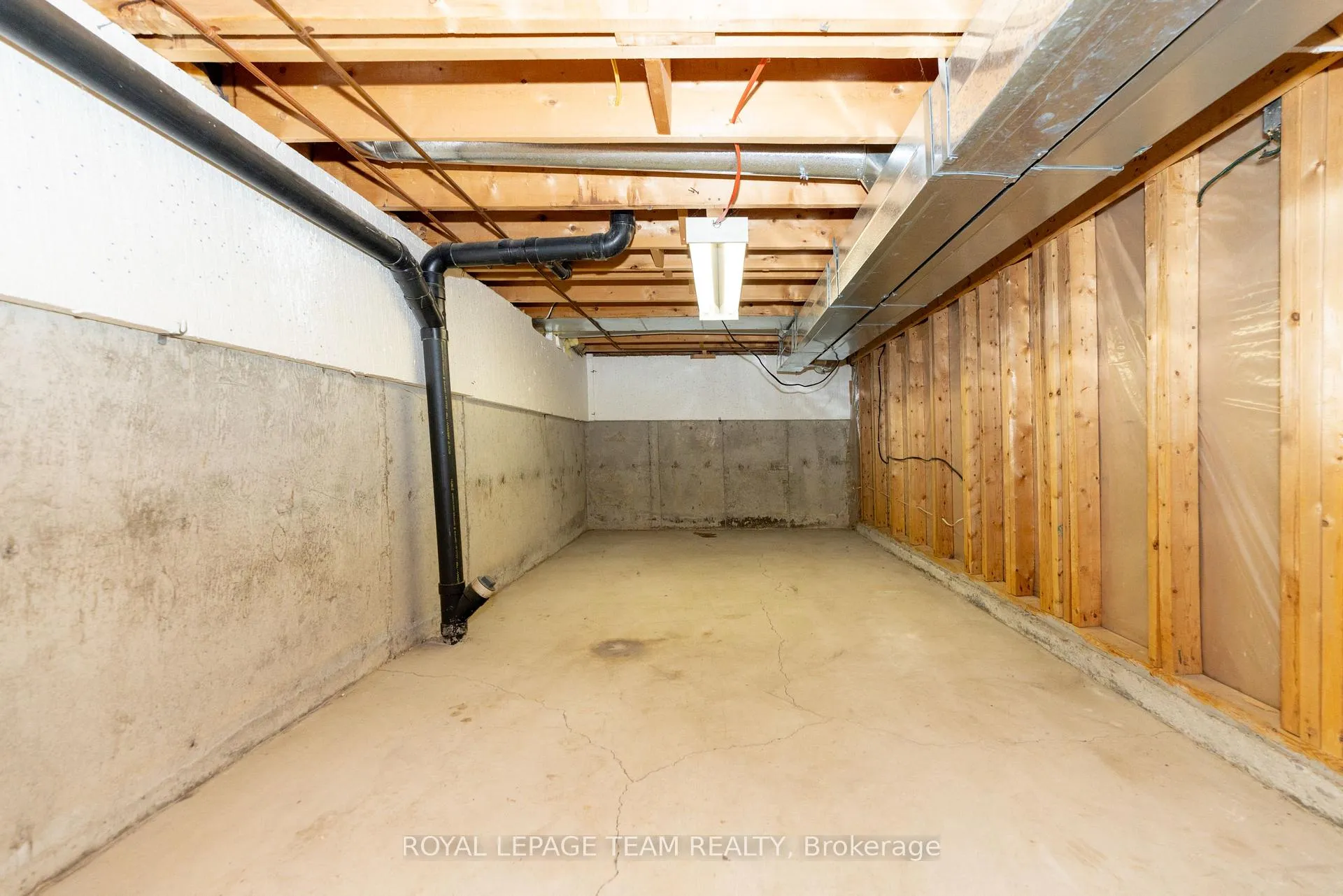 Photo 41 of 7 Coolbrook Cr, Ottawa, Munster — HOMEH