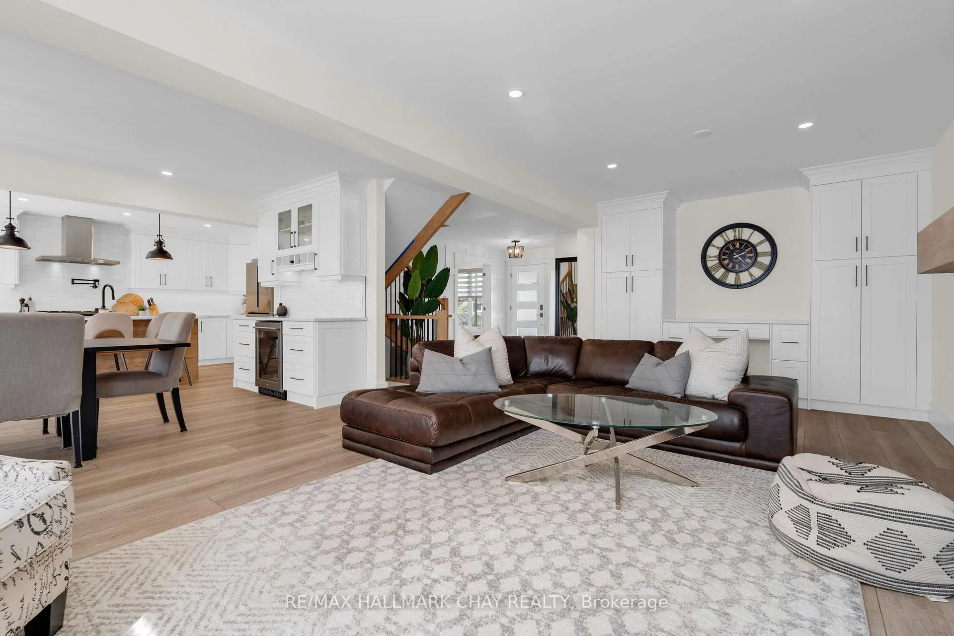 Photo 5 of 3 Heatherwood Drive, Springwater, Midhurst — HOMEH