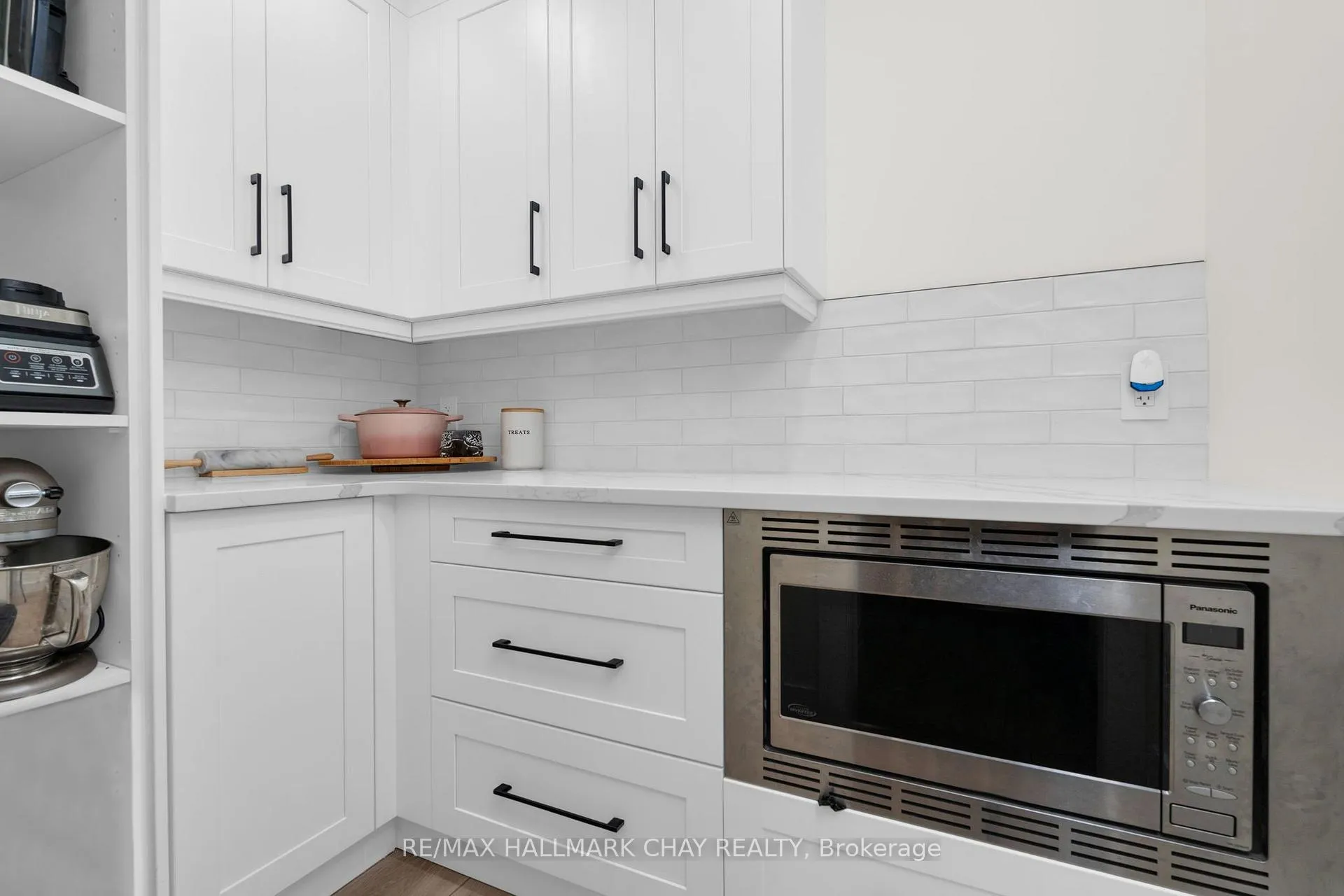 Photo 9 of 3 Heatherwood Drive, Springwater, Midhurst — HOMEH