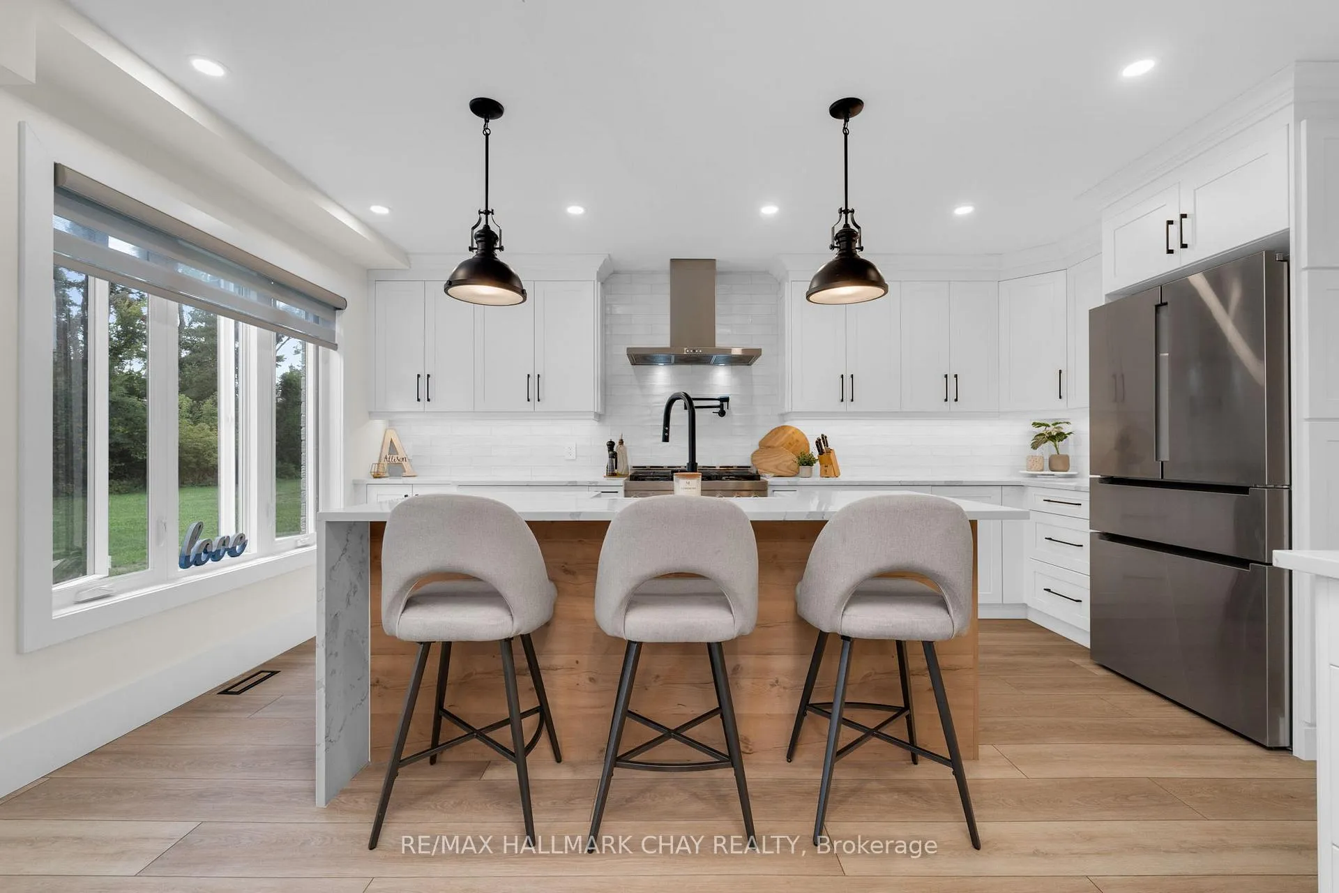 Photo 10 of 3 Heatherwood Drive, Springwater, Midhurst — HOMEH