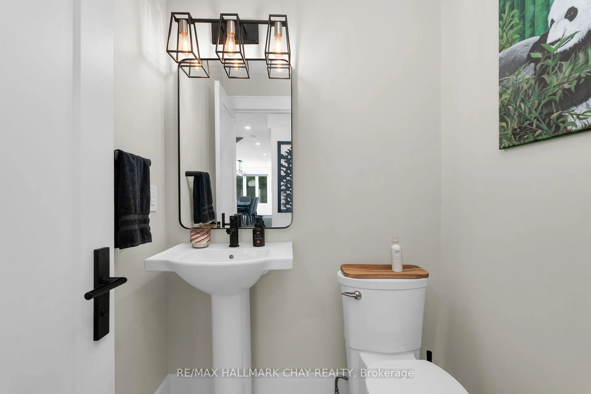 Photo 14 of 3 Heatherwood Drive, Springwater, Midhurst — HOMEH