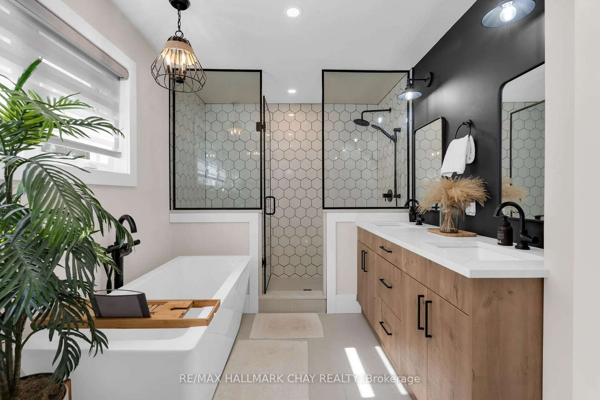 Photo 20 of 3 Heatherwood Drive, Springwater, Midhurst — HOMEH