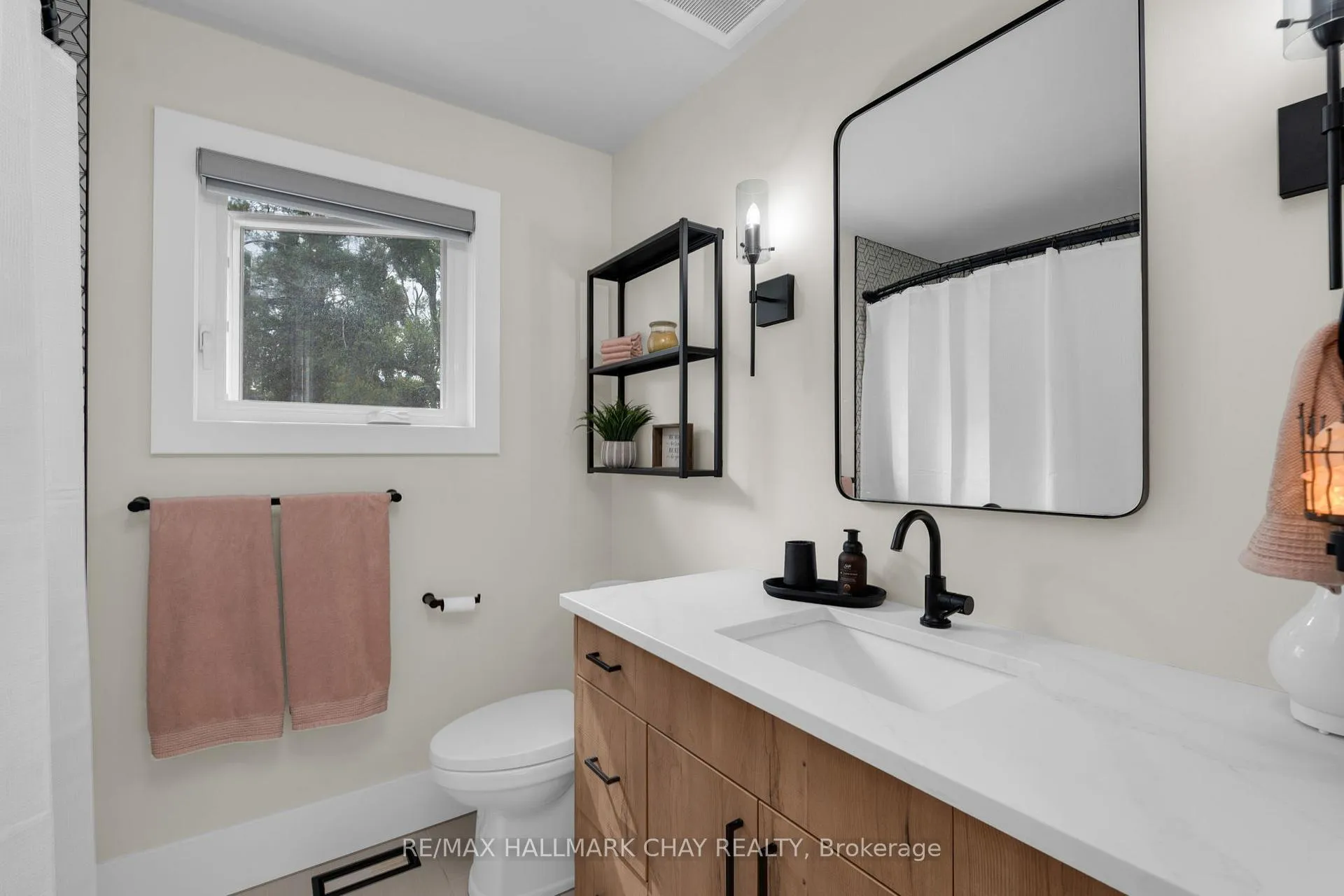 Photo 24 of 3 Heatherwood Drive, Springwater, Midhurst — HOMEH