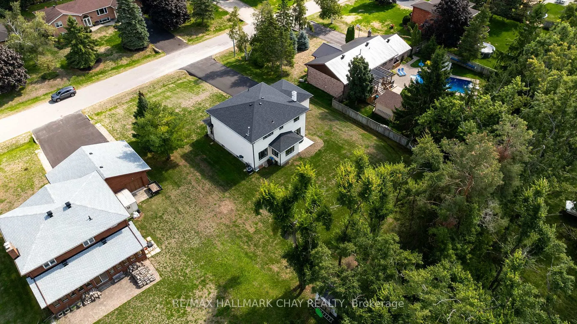 Photo 33 of 3 Heatherwood Drive, Springwater, Midhurst — HOMEH