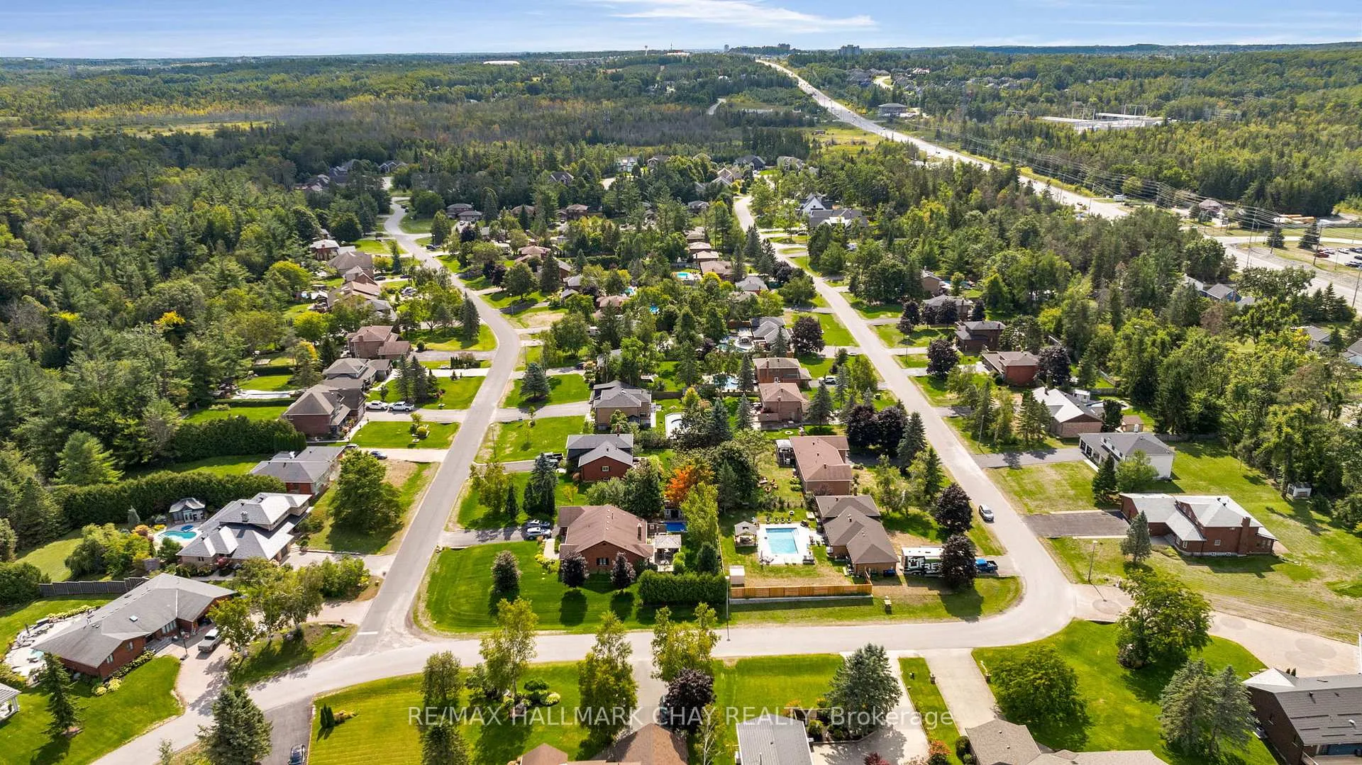 Photo 34 of 3 Heatherwood Drive, Springwater, Midhurst — HOMEH