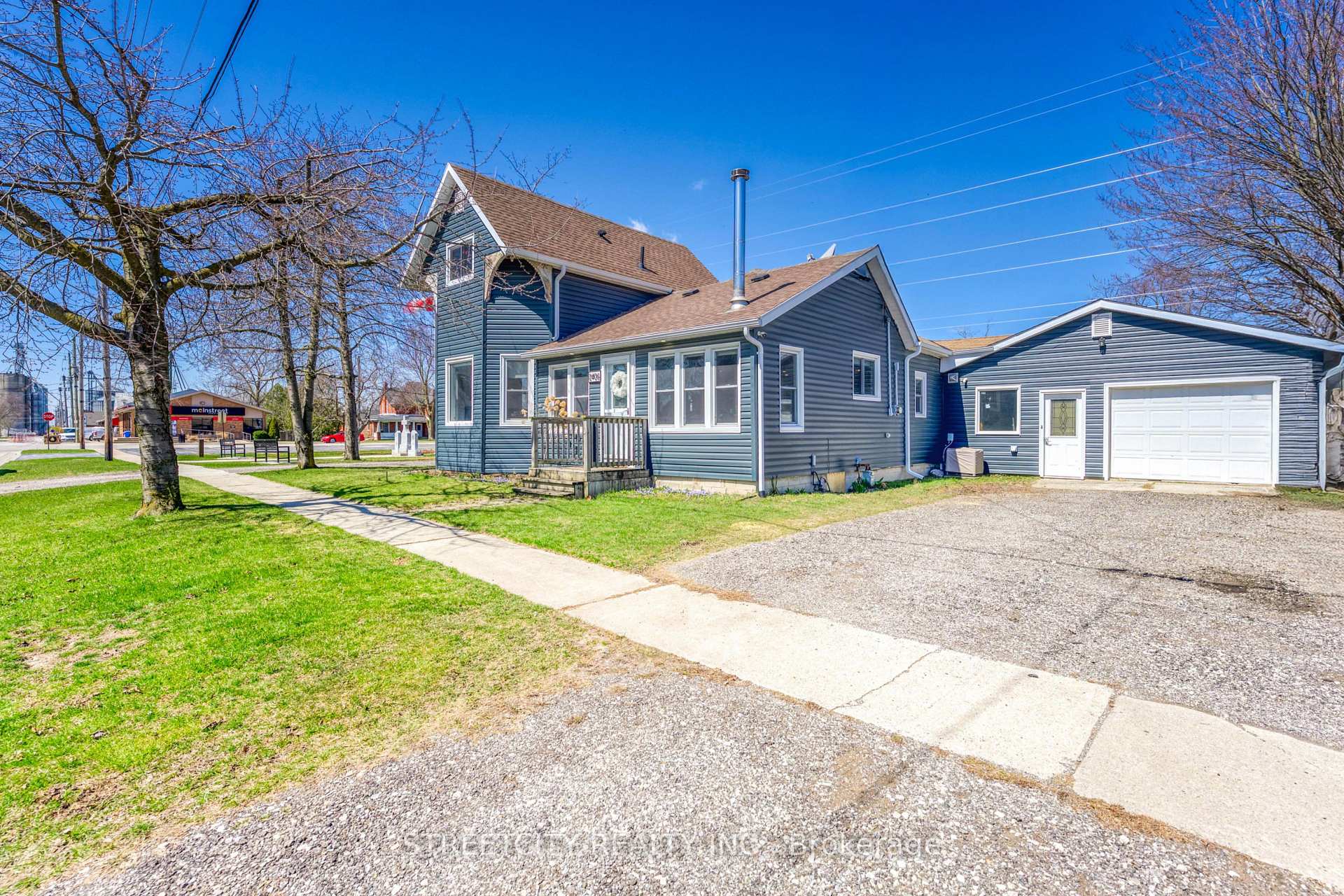 Photo 3 of 2406 Jane Street, St. Clair — HOMEH