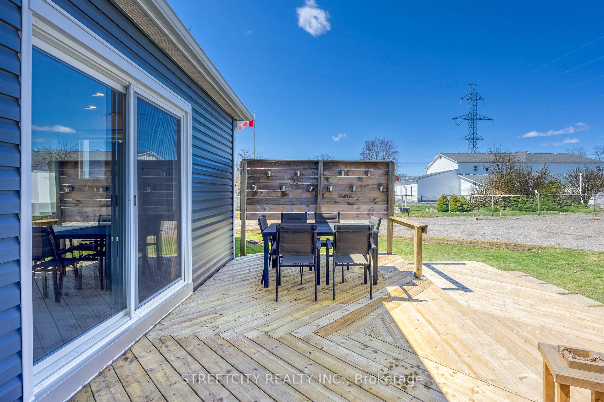 Photo 10 of 2406 Jane Street, St. Clair — HOMEH