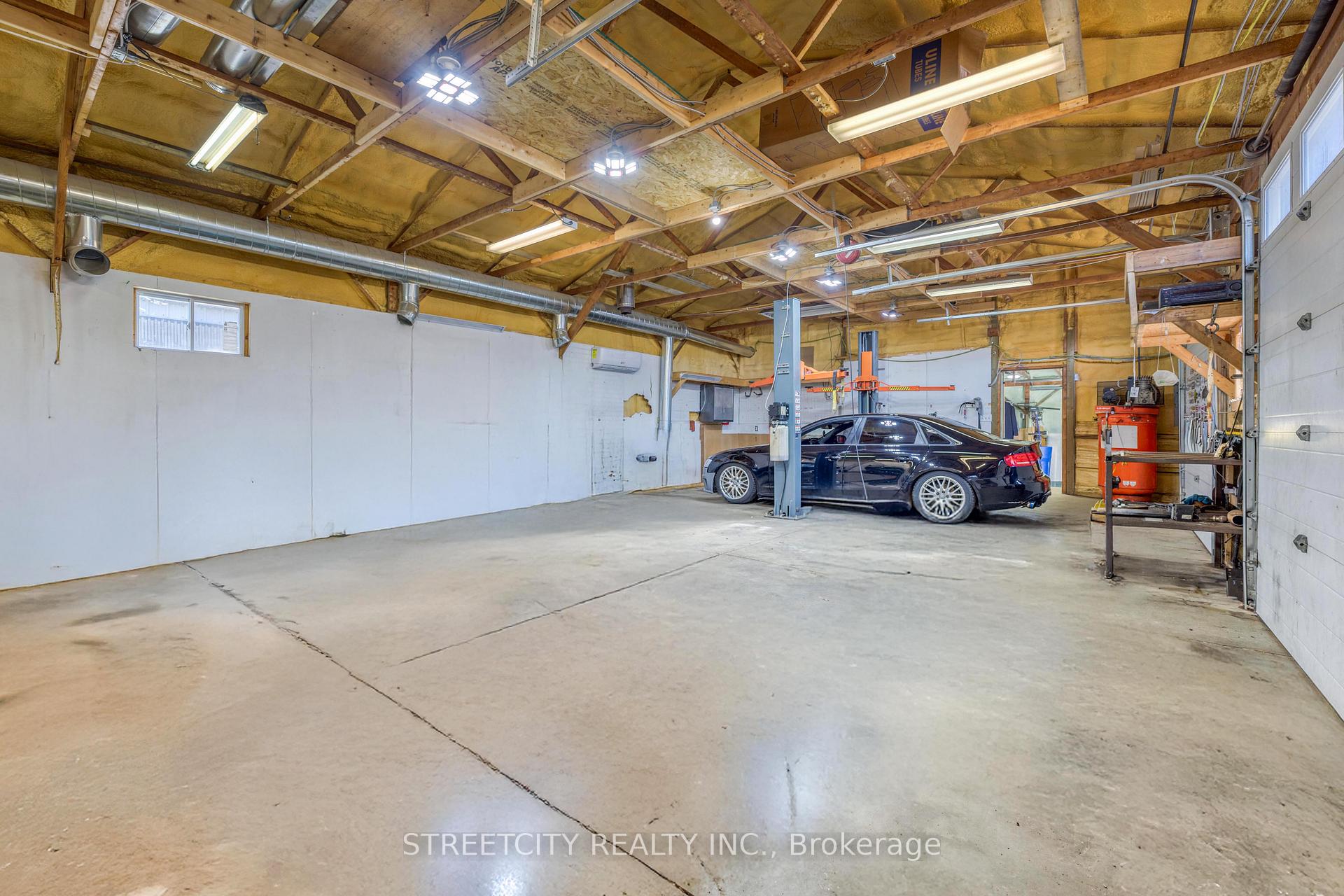 Photo 17 of 2406 Jane Street, St. Clair — HOMEH