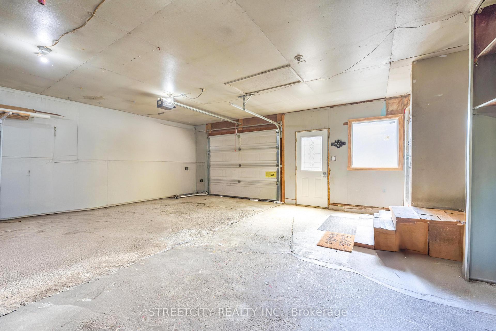 Photo 18 of 2406 Jane Street, St. Clair — HOMEH
