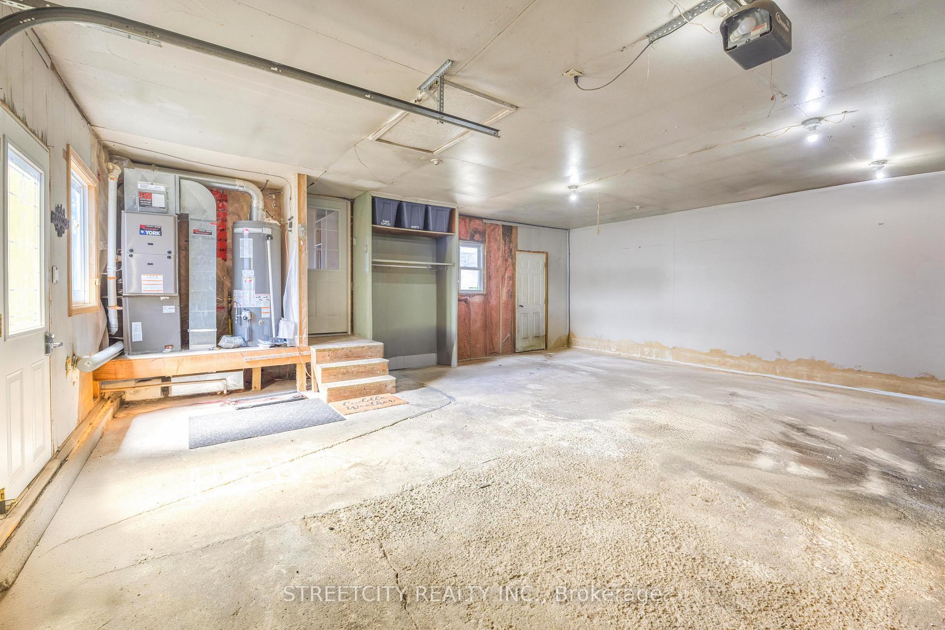 Photo 19 of 2406 Jane Street, St. Clair — HOMEH