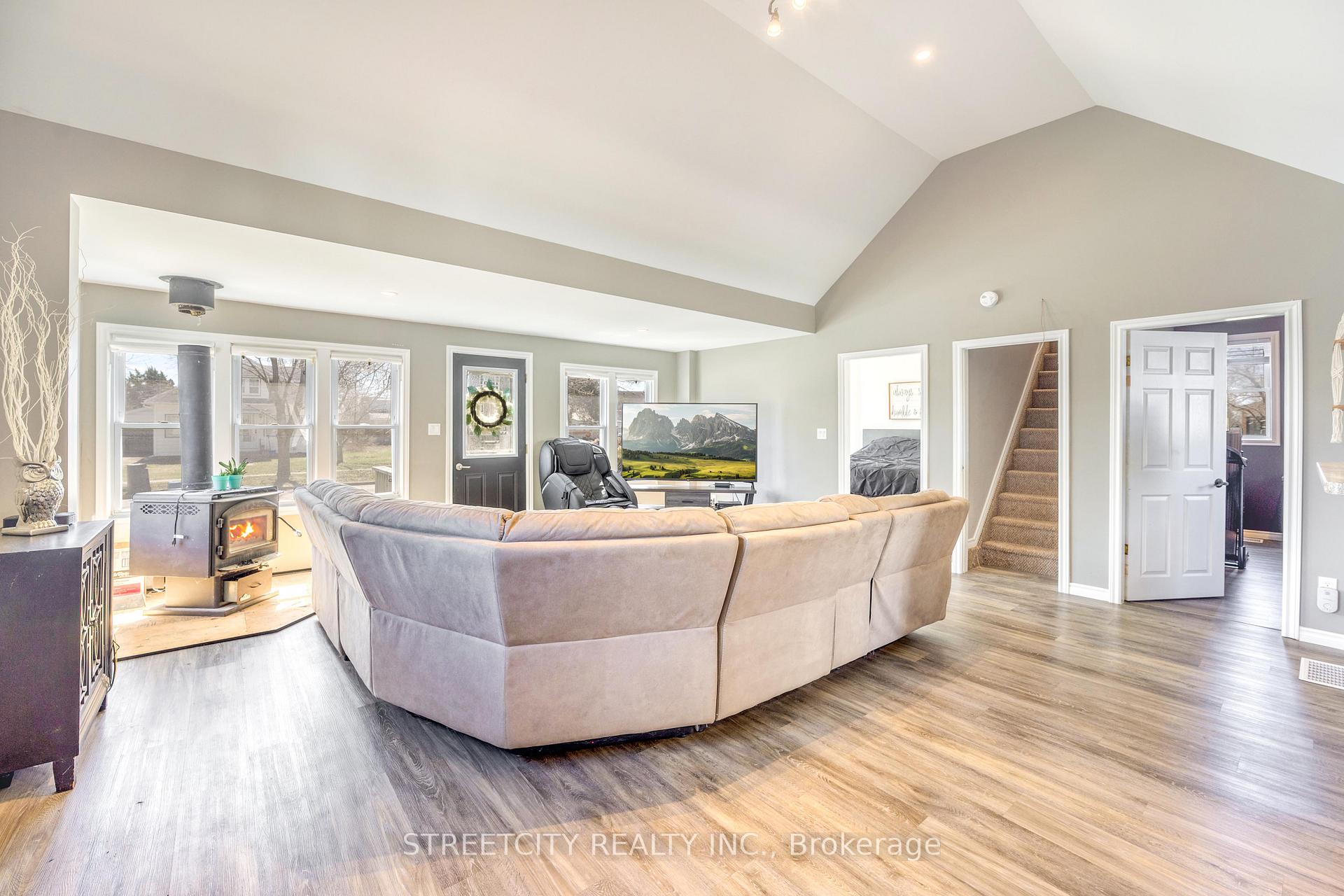 Photo 20 of 2406 Jane Street, St. Clair — HOMEH