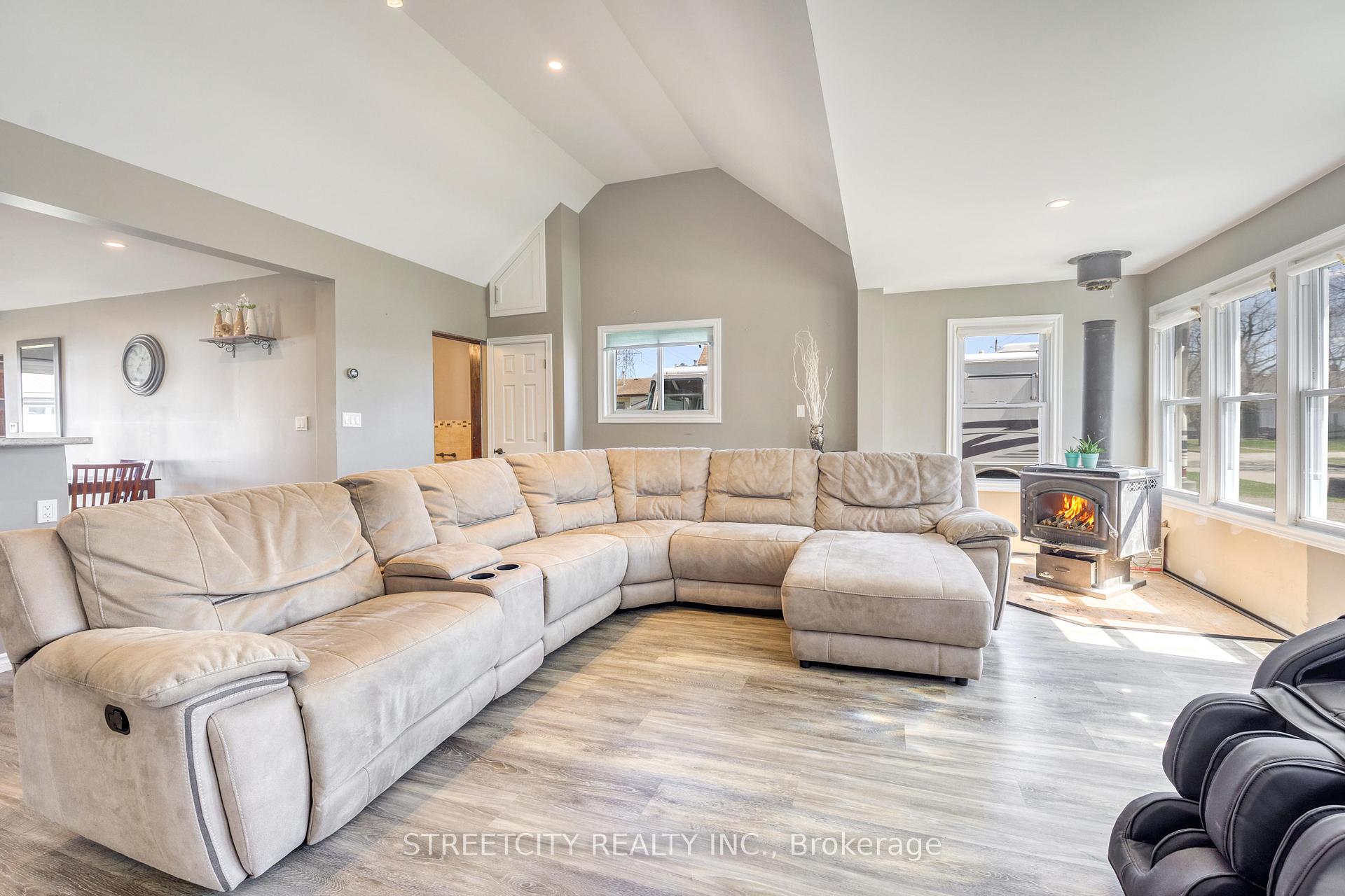 Photo 22 of 2406 Jane Street, St. Clair — HOMEH