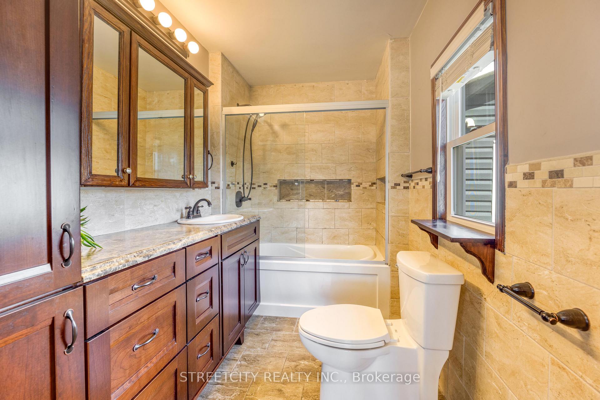 Photo 26 of 2406 Jane Street, St. Clair — HOMEH