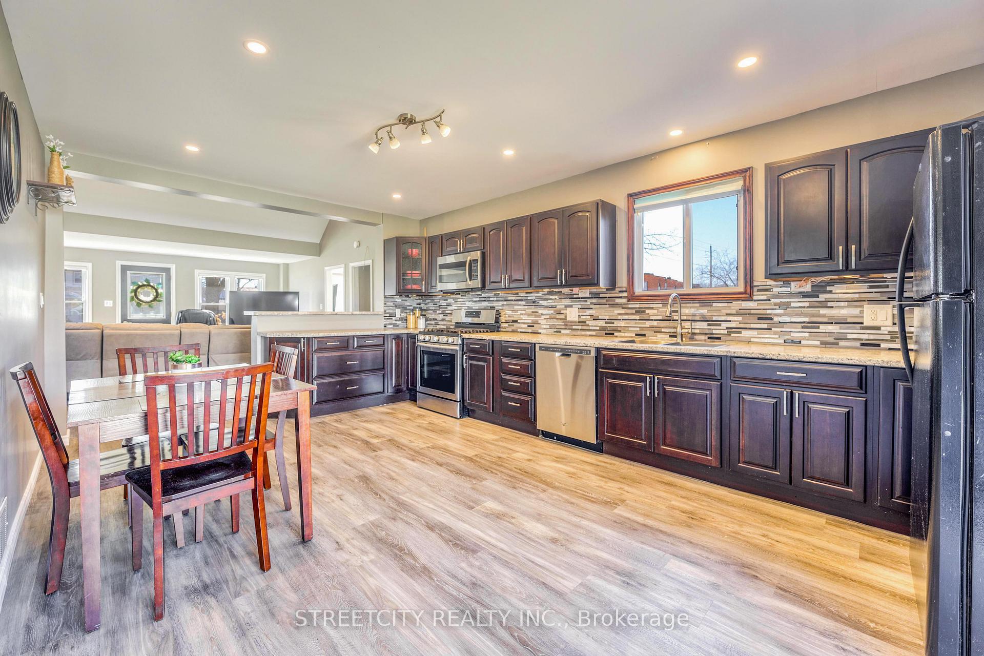 Photo 30 of 2406 Jane Street, St. Clair — HOMEH