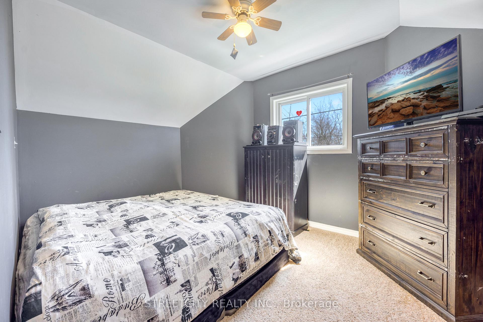Photo 32 of 2406 Jane Street, St. Clair — HOMEH