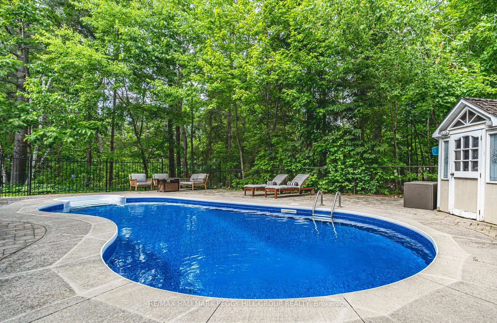 Photo 2 of 24 Willow Bay Drive, Springwater, Midhurst — HOMEH