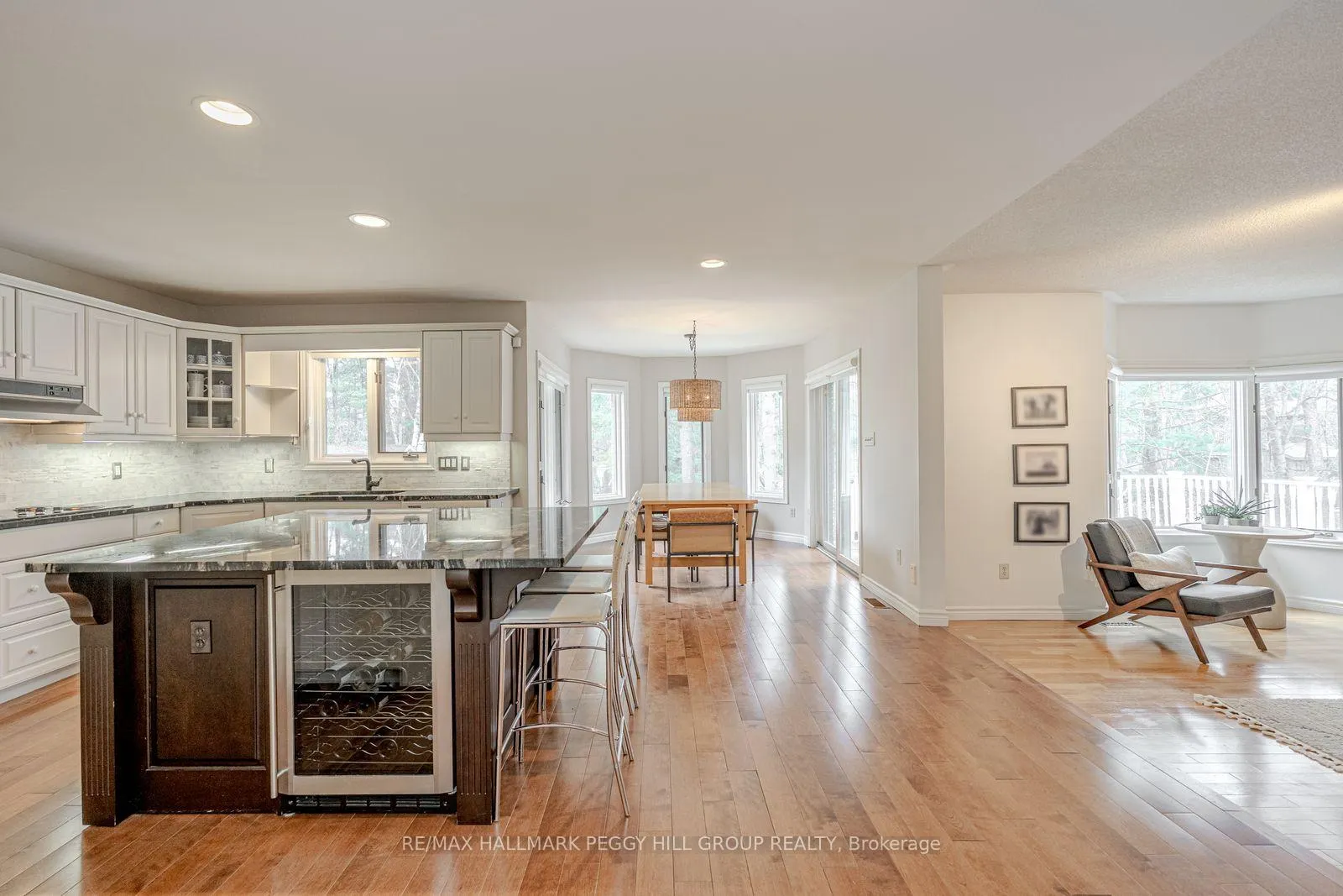 Photo 4 of 24 Willow Bay Drive, Springwater, Midhurst — HOMEH
