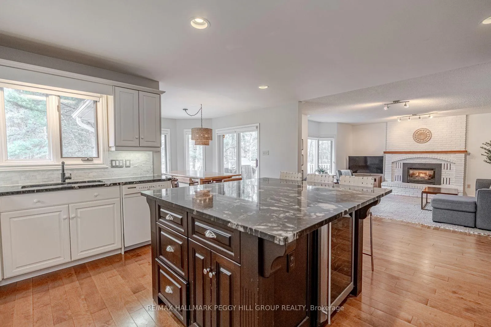Photo 6 of 24 Willow Bay Drive, Springwater, Midhurst — HOMEH