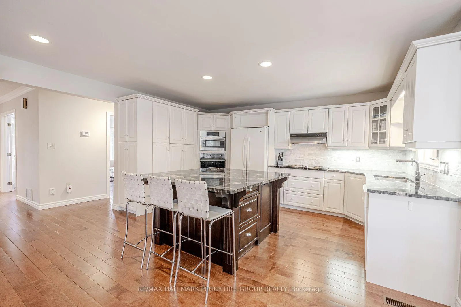 Photo 7 of 24 Willow Bay Drive, Springwater, Midhurst — HOMEH