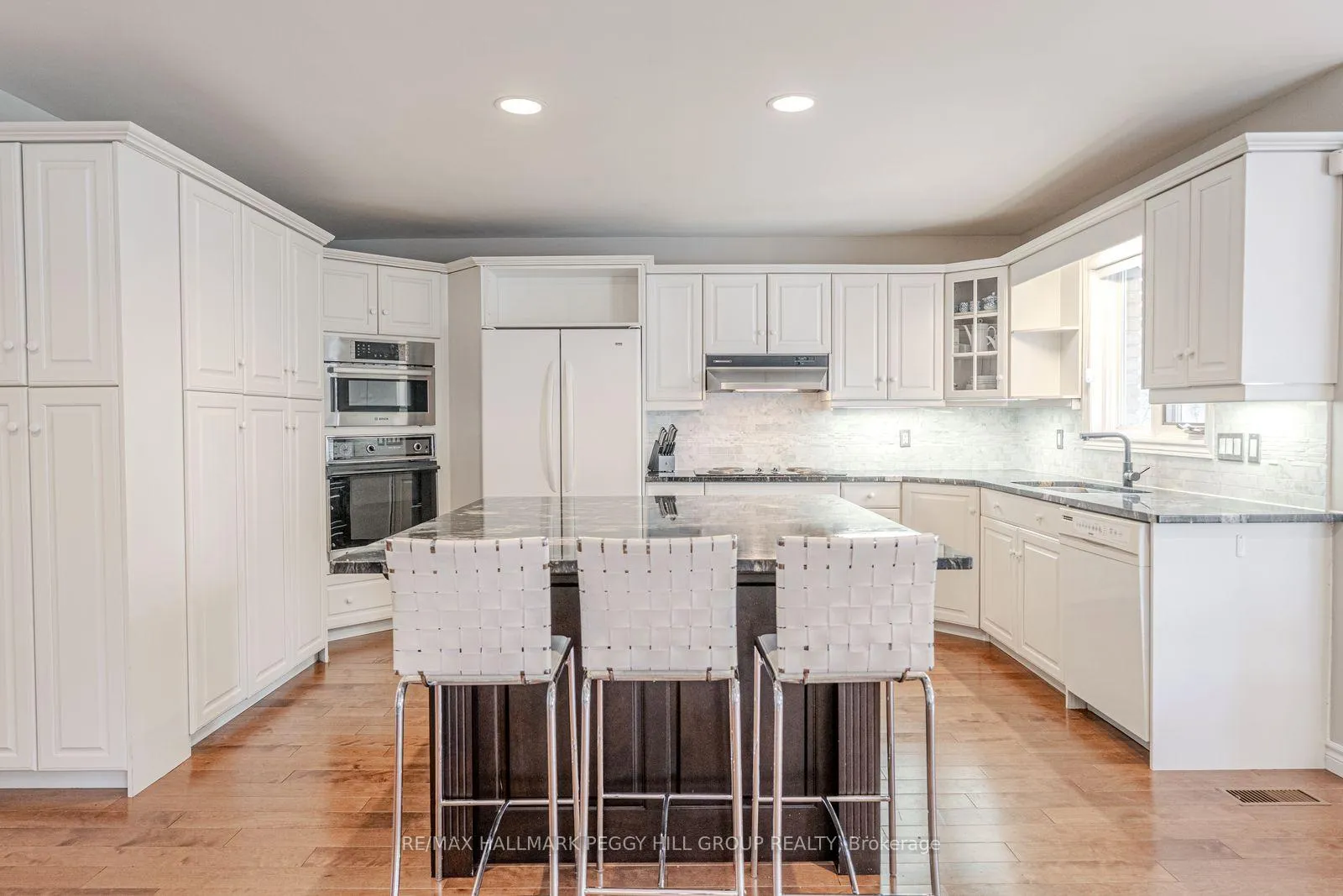 Photo 8 of 24 Willow Bay Drive, Springwater, Midhurst — HOMEH