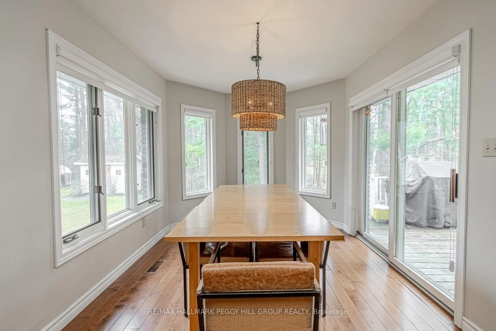 Photo 9 of 24 Willow Bay Drive, Springwater, Midhurst — HOMEH