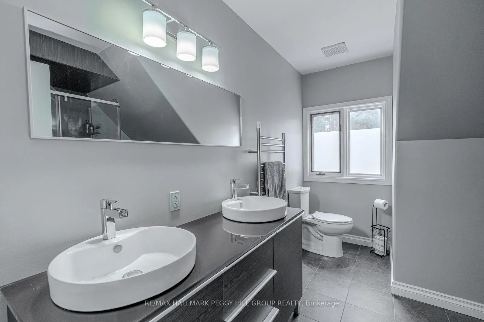 Photo 14 of 24 Willow Bay Drive, Springwater, Midhurst — HOMEH