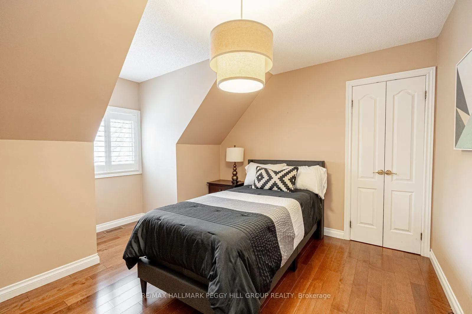 Photo 16 of 24 Willow Bay Drive, Springwater, Midhurst — HOMEH