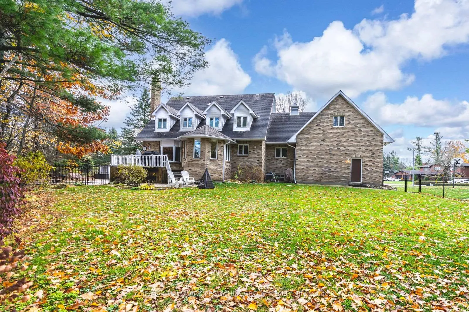 Photo 24 of 24 Willow Bay Drive, Springwater, Midhurst — HOMEH