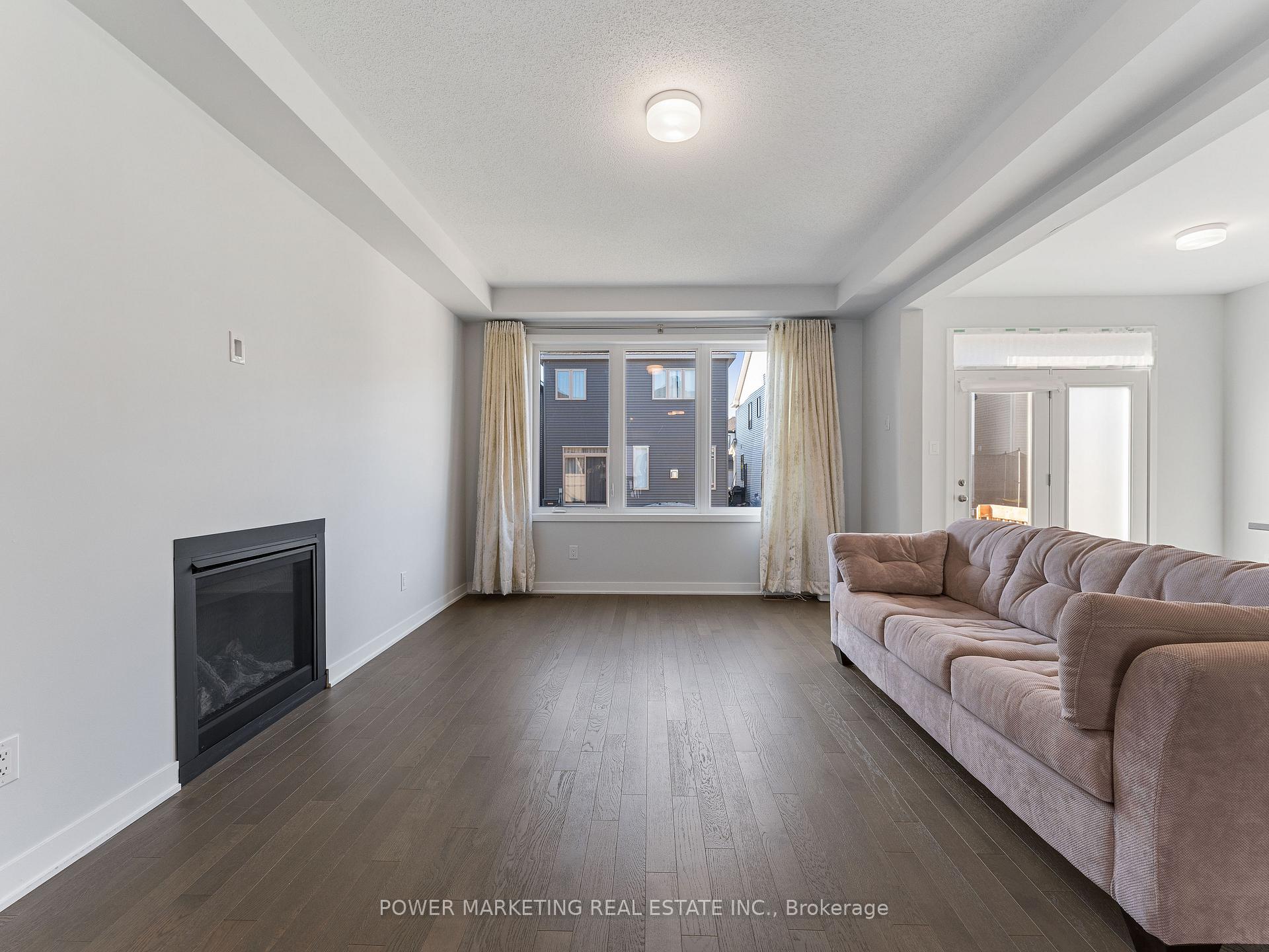 Photo 5 of 1017 Curraglass Walk, Ottawa, Stittsville (North) — HOMEH